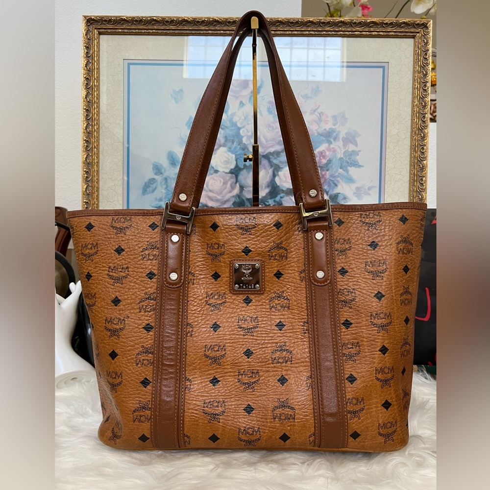 ⭐️MCM Visetos Tote with Silver Hardware